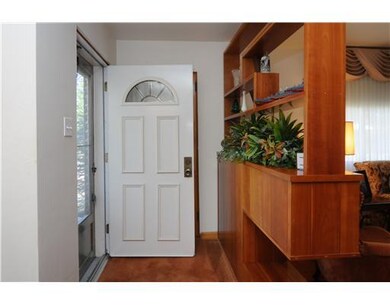 Entry/Foyer.