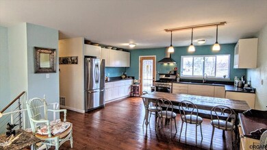 Kitchen/ Dinning