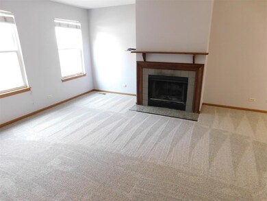 831 Perry Dr, Algonquin, IL 60102 - photo 2