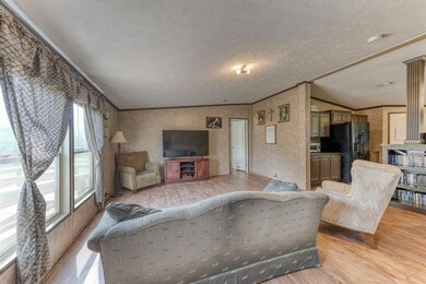 1025 Green Tree Dr, Weatherford, TX 76087 - photo 3