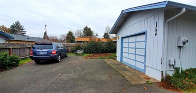 1346 SW Jordan St, Grants Pass, OR 97526 - photo 4