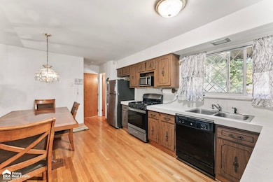 1203 Pickwick Place, Flint, MI 48507 - photo 6