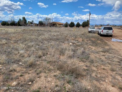 605 W Iris Rd, Paulden, AZ 86334 - photo 5