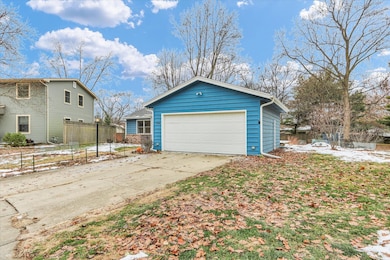 1908 Barberry Cir, Champaign, IL 61821 - photo 3