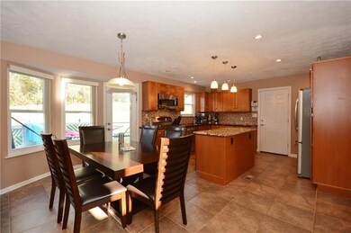 Eat-in kitchen