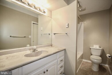 230 APT A Wakefield Rd, Hagerstown, MD 21740 - photo 6