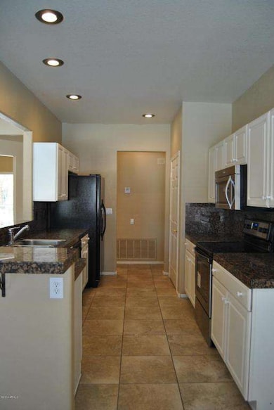 Kitchen With ALL Appliances Included!