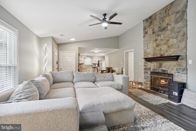 3943 Orange St, Triangle, VA 22172 - photo 7