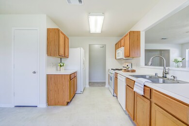 541 E Coombs St, Alvin, TX 77511 - photo 6