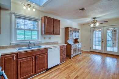 867-E-Main-St-Abingdon-VA Matt-Smith-Rea