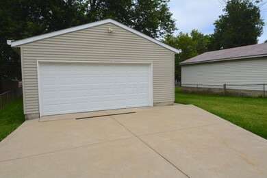Detached Garage