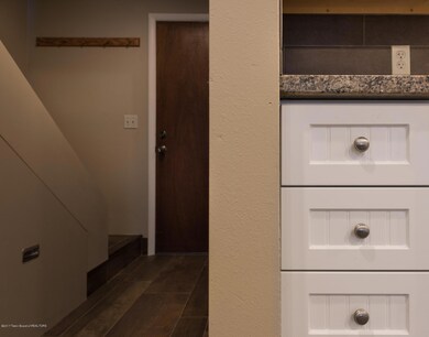 03-cabinet-entry