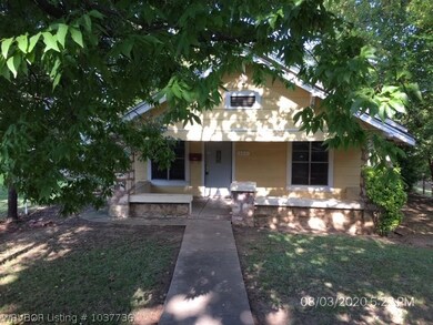113 W 3rd St, Heavener, OK 74937 - photo 2
