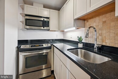 2627 Adams Mill Rd NW unit T4, Washington, DC 20009 - photo 5