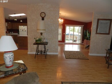 920 E 19th St, the Dalles, OR 97058 - photo 6