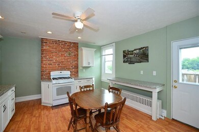 Eat-In-Kitchen
