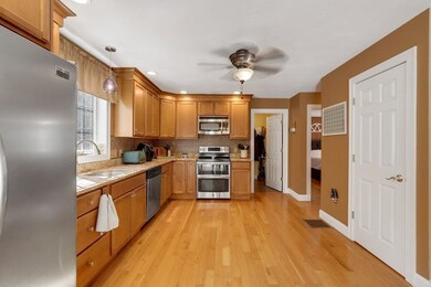54 Holt Rd, Holden, MA 01520 - photo 4