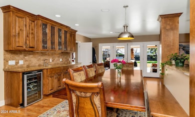3713 E Camelback Rd-large-012-015-TOD999