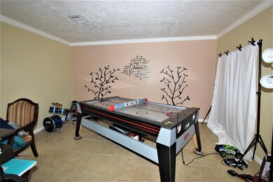 10826 Overlea Dr, Houston, TX 77089 - photo 4