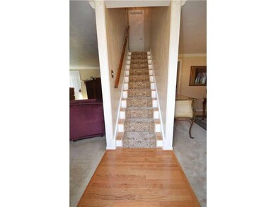 Entry/Foyer.