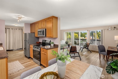 7064 35th Ave NE unit 13, Seattle, WA 98115 - photo 2