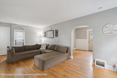 910 Durant St, Lansing, MI 48915 - photo 6