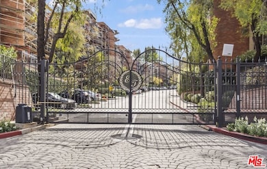 4752 Park Encino Ln unit 212, Encino, CA 91436 - photo 3