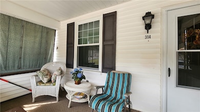 314 Kennedy Ave, East Vandergrift, PA 15629 - photo 3