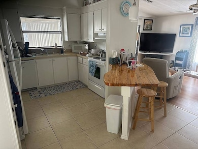 6715 NW 28th St unit 811, Margate, FL 33063 - photo 3