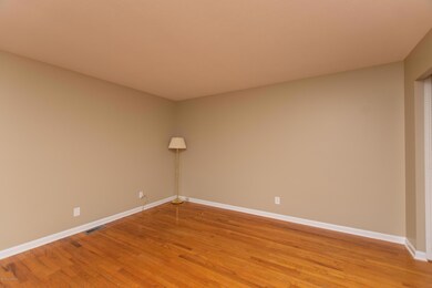 10009 Harlech Ln (2 of 31)