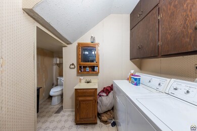 411 SW Roosevelt St, Topeka, KS 66606 - photo 7