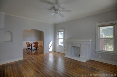 Beautiful hardwood floors. Fun original niches and