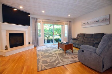 881 Greenwich Ave unit D17, Warwick, RI 02886 - photo 4