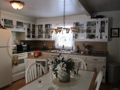 9 Trolley Bed Ln, Saratoga Springs, NY 12866 - photo 2