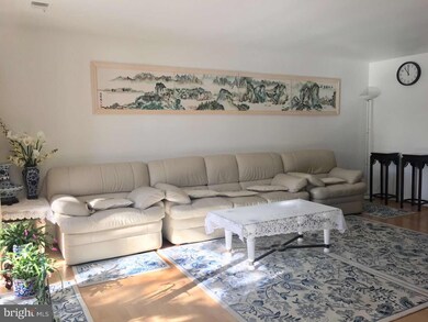 9717 Kings Crown Ct unit 101, Fairfax, VA 22031 - photo 5