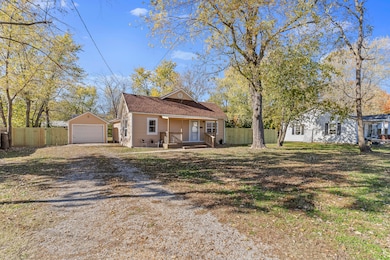 529 S Clay St, Marshfield, MO 65706 - photo 2