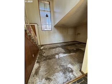 12827 SE Stark St unit B4, Portland, OR 97233 - photo 4