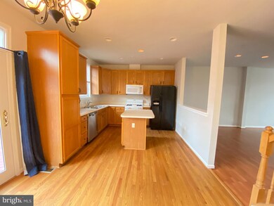20836 Shamrock Glen Cir, Germantown, MD 20874 - photo 3