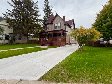 728 DeKalb Ave. Sycamore, IL