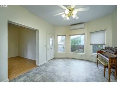 310 S Pine, Carlton, OR 97111 - photo 5
