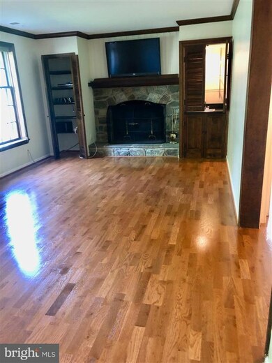 1328 Timberly Ln, McLean, VA 22102 - photo 2