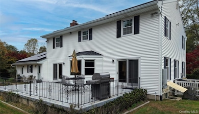 12 Briarwood Ct, Saint James, NY 11780 - photo 4