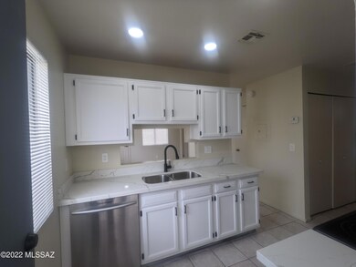 124 E Elm (103)