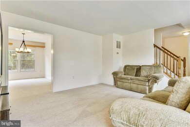 15307 Walker Branch Ct, Laurel, MD 20707 - photo 4