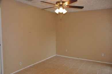 10046 Ridgecoral Dr, Houston, TX 77038 - photo 6