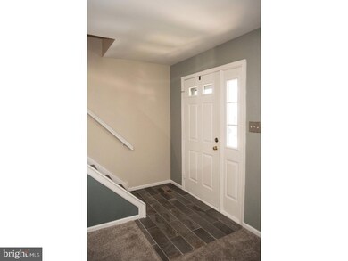 814 Treetop Ln, Norristown, PA 19403 - photo 2