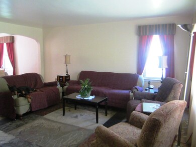 5140 Fikes living 5