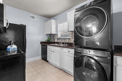 3005 Arbor - Kitchen (Unit A)