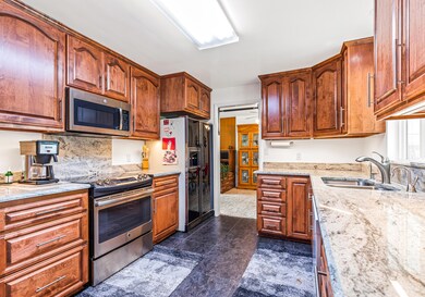 630 S 4th St, Central Point, OR 97502 - photo 6