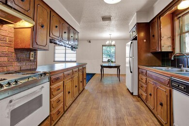 1331 Crestview Dr, Denison, TX 75020 - photo 7